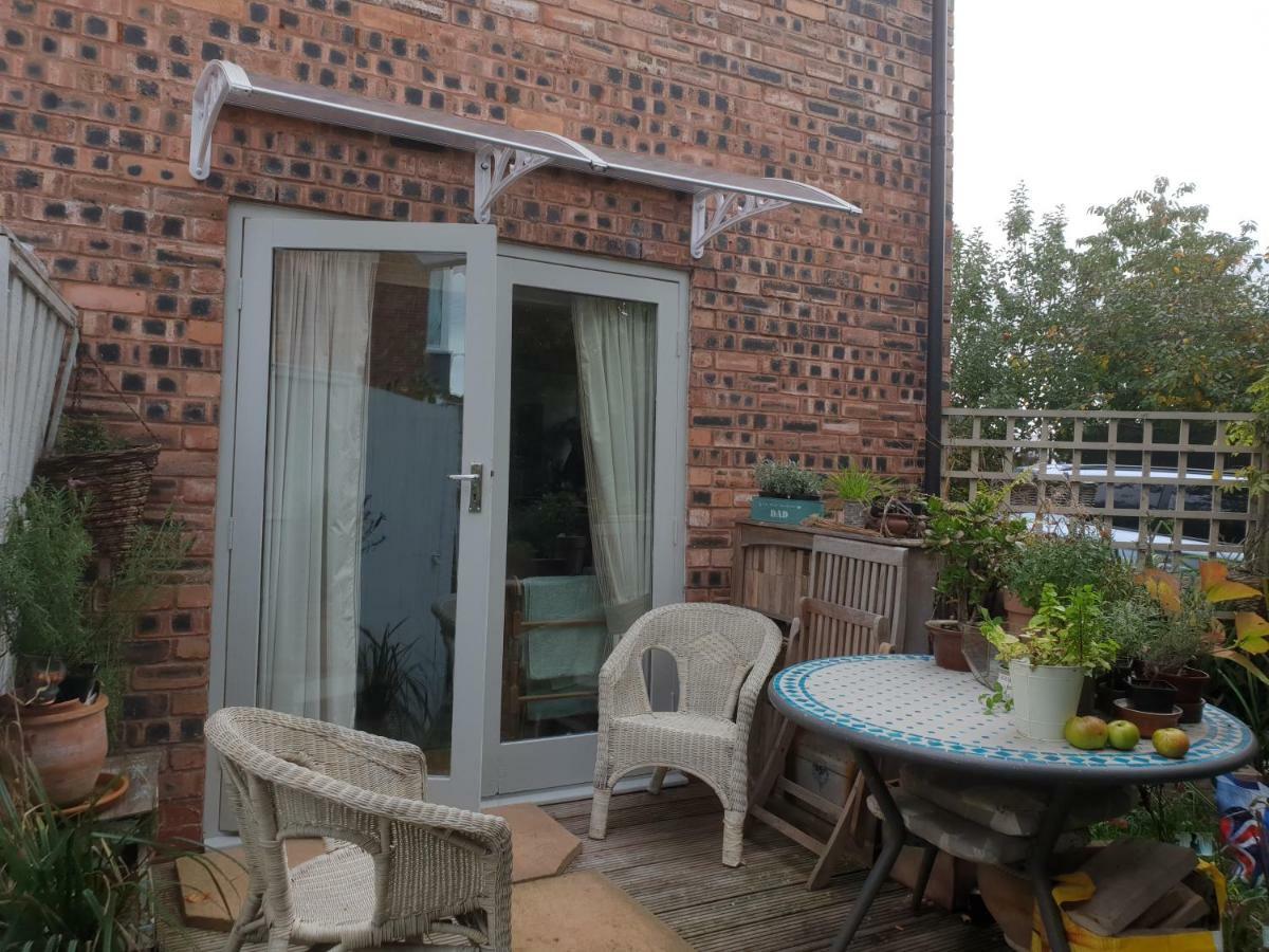 The Garden Room, Pets, Fridge Tv Chester Exteriér fotografie
